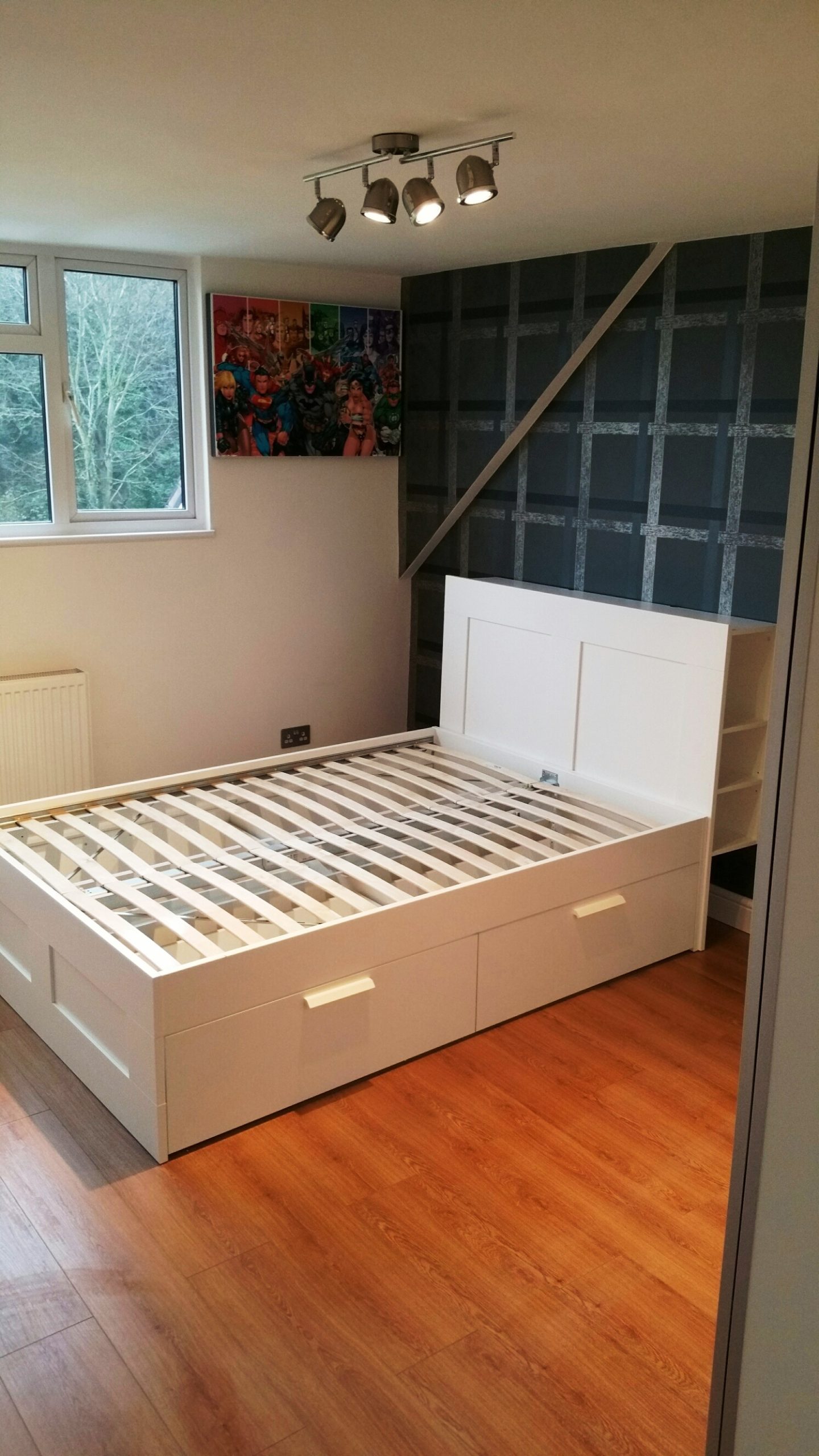 wallpaper and floor fit